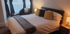  Lockinbar Holiday Apartments  Тенби